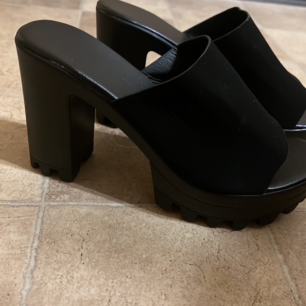 Chunky open toe heel